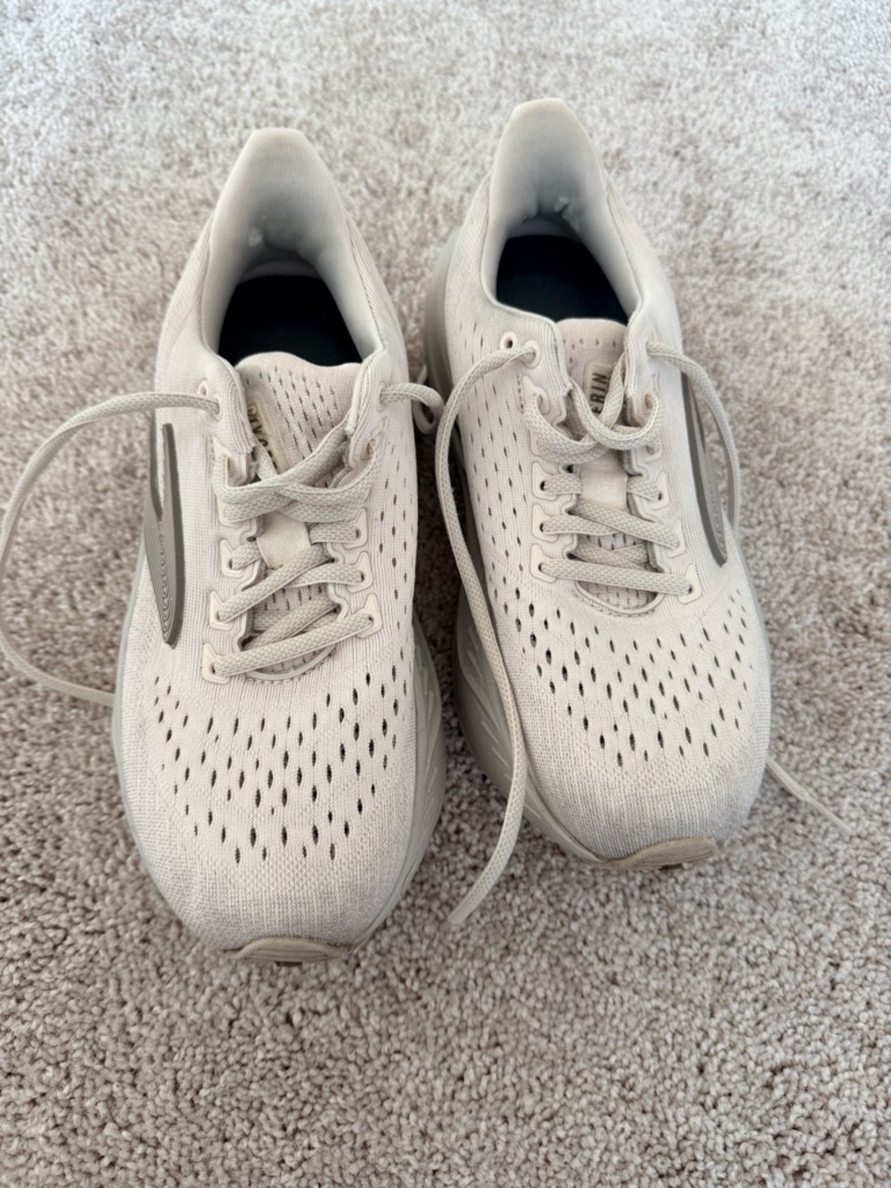 Brooks Neutral Running Sneakers - Beige/Cream